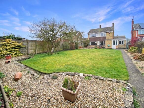 Generous Garden & Rear Aspect 660