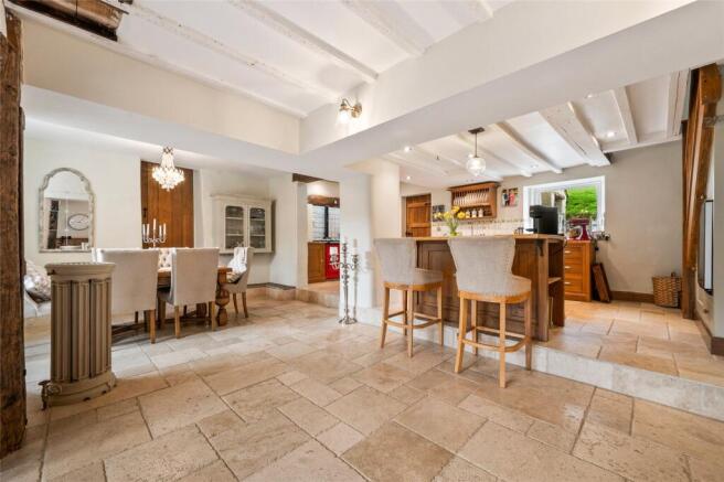 4 bed Detached for sale Image 8