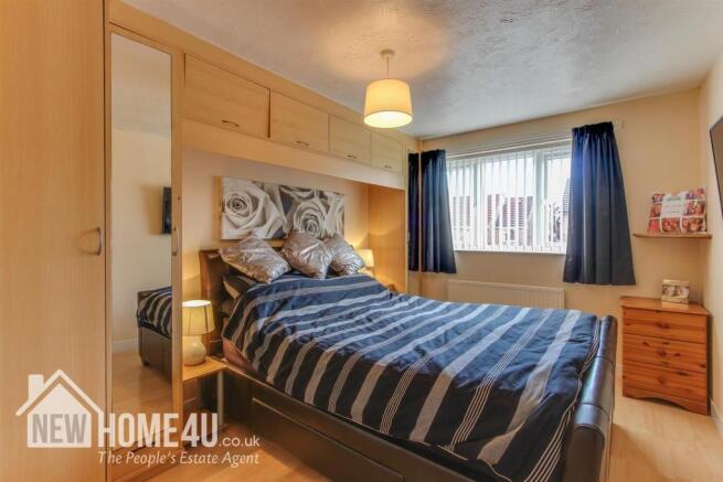 MASTER BEDROOM: