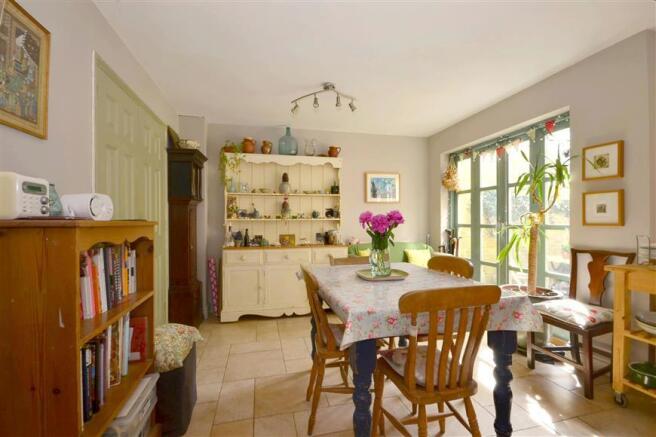 Kitchen / Dining Area