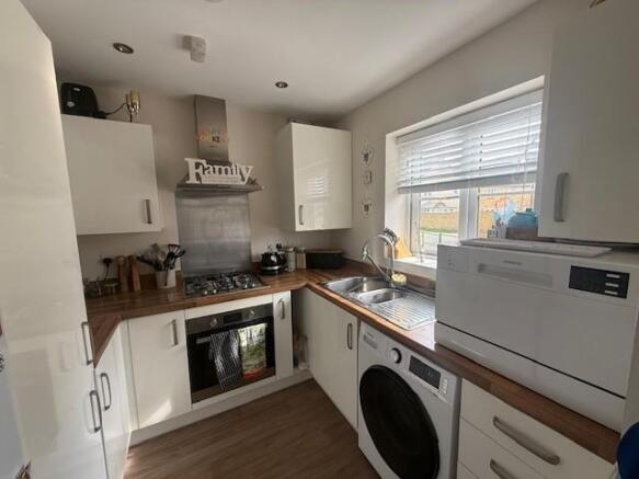 Kitchen 1.jpg
