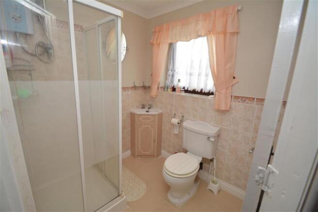 EN SUITE SHOWER ROOM