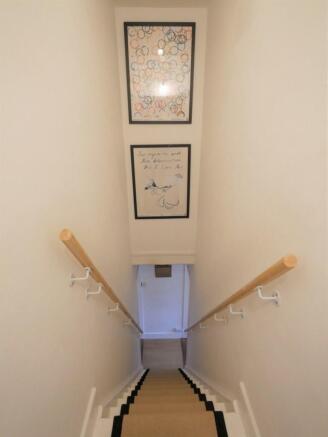 STAIRS DOWN