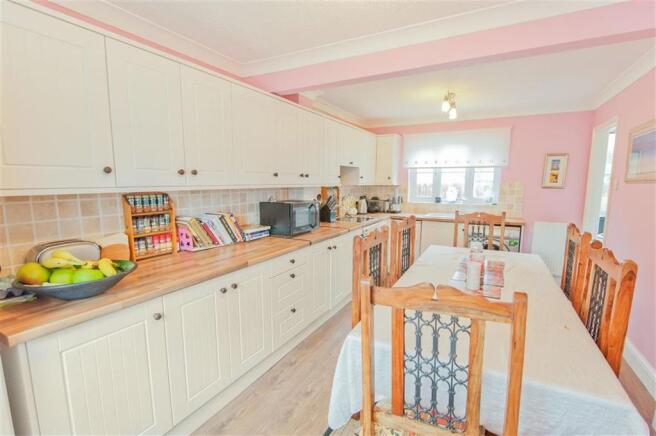 Kitchen/ Dining Room