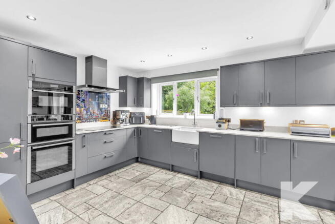 4 bed Detached for sale Image 5