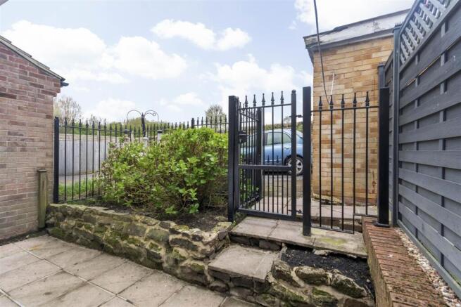 3 bed Terraced for sale Image 12