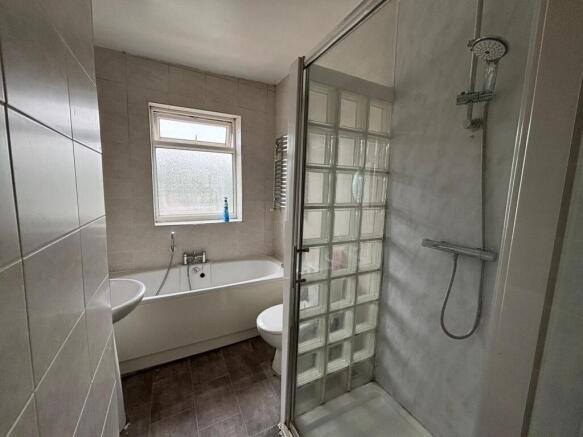 3 bed Terraced to rent Image 8