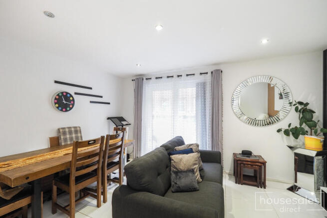 Kitchen/ Living Room