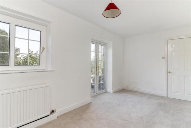 3 bed Semi-Detached for sale Image 8