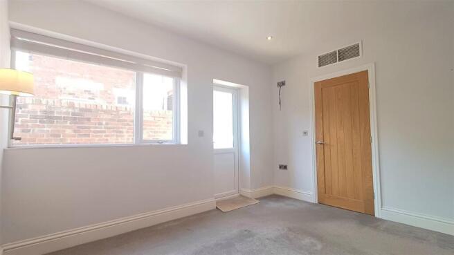 2 bed Flat to rent Image 8