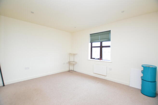 2 bed Apartment to rent Image 5