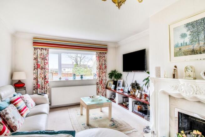 Lounge/Dining Area