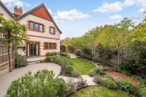 9, Lloyd George Gardens, Churt, Farnham GU10 2BE