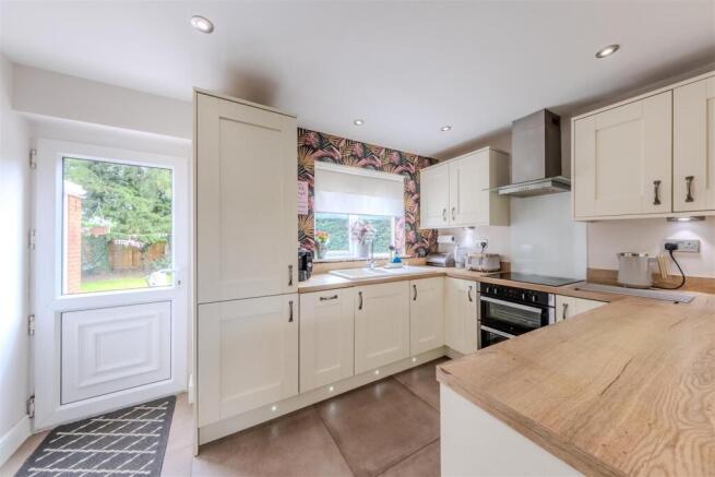 Delamere Park Way West, Cuddington photo 4