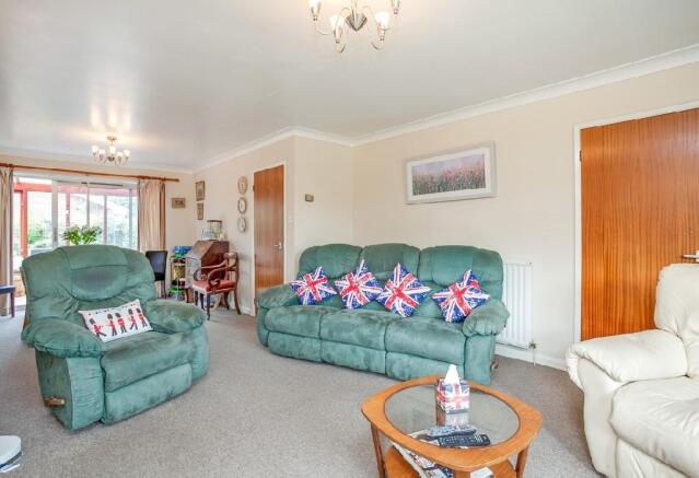 Lounge 4.jpg
