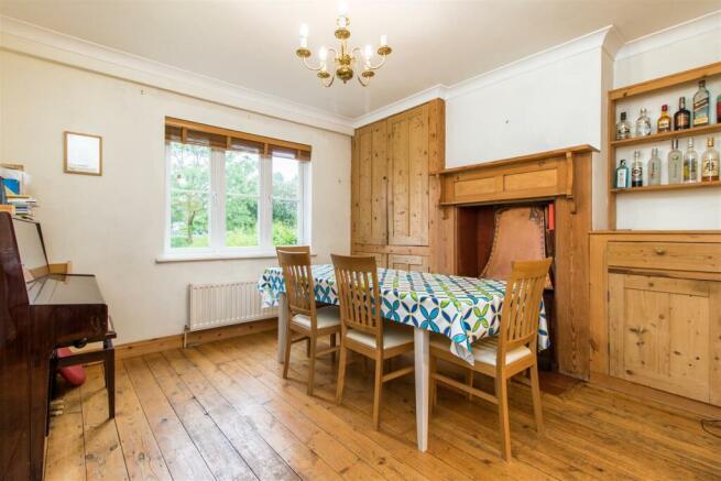 52 Meadow Way.jpg