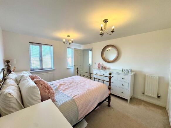 PRINCIPAL BEDROOM