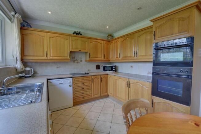 Kitchen 1.jpg