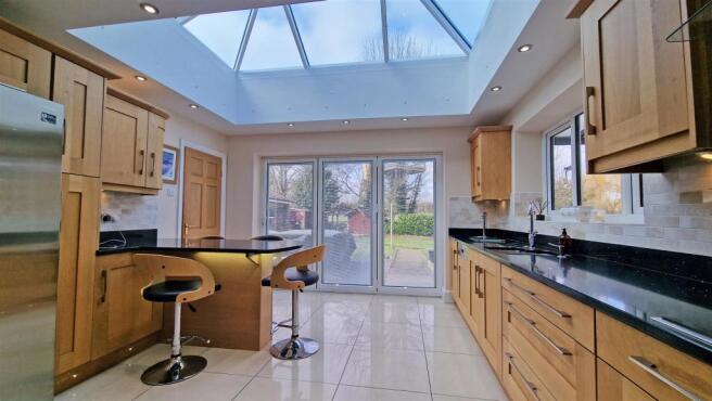 SUPERB RE-FITTED KITCHEN