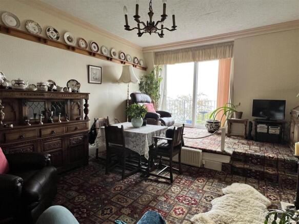 2 bed Flat for sale Image 6