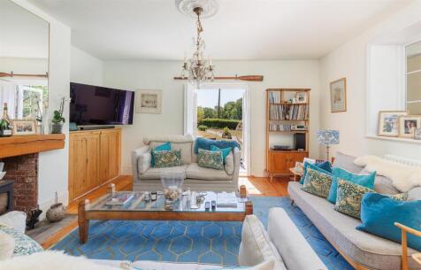 BEAUTIFUL THATCHED COTTAGE - Beatrice Avenue, East Cowes