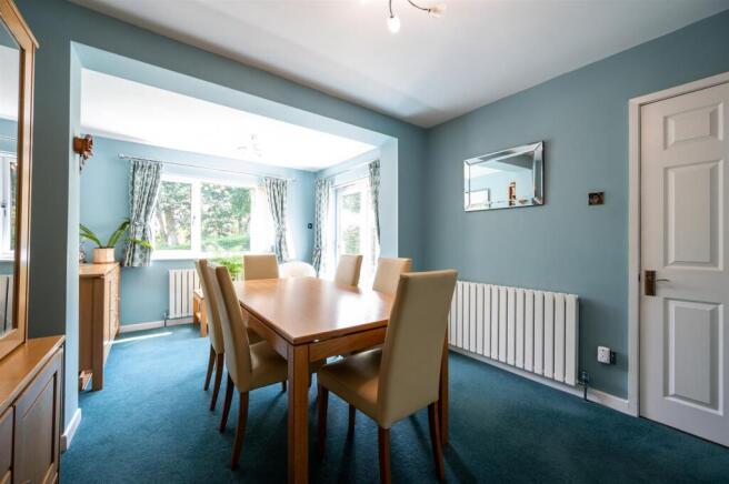 5 bed Detached for sale Image 8