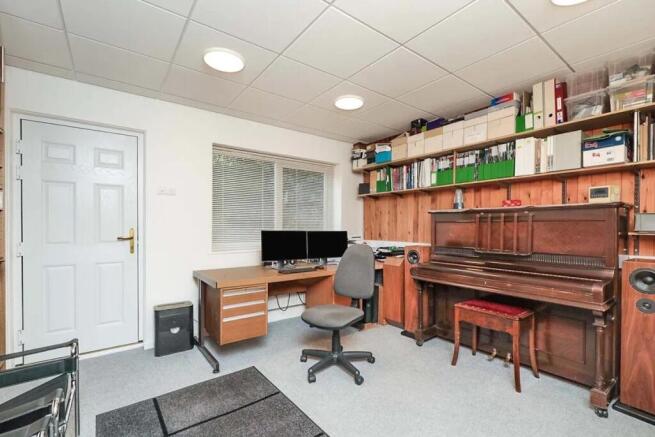 4 bed Detached for sale Image 10