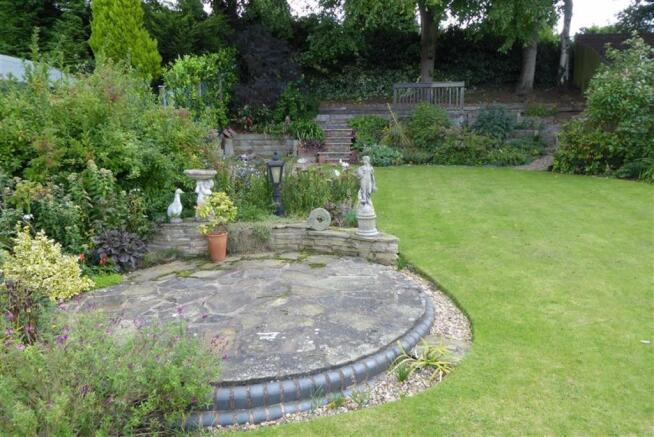 LARGE REAR GARDEN