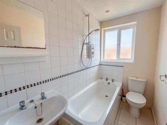 Bathroom.JPG