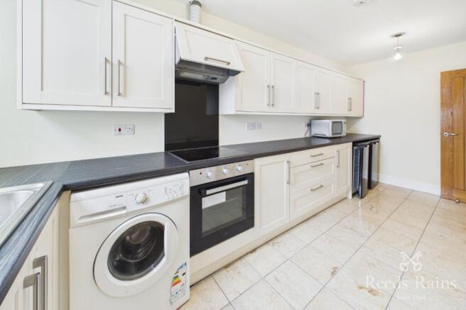2 bed Apartment to rent Image 10