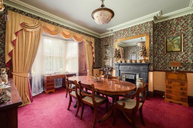 7 bed House for sale Image 5