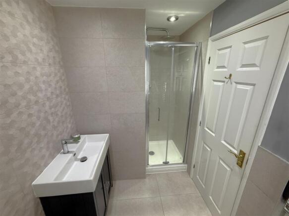 En-Suite B.JPG