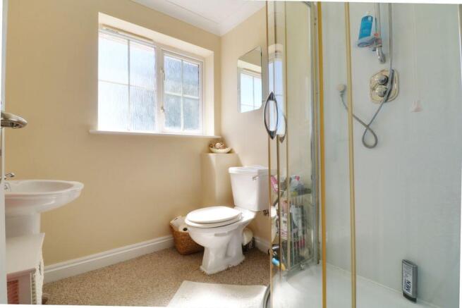 Ensuite to Bed 1