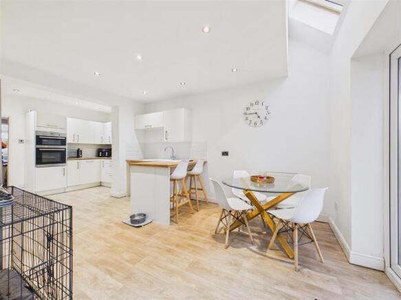 2 bed Terraced for sale Image 6
