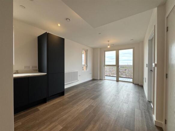 Living Room pic 3.jpeg