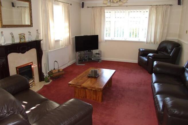 Lounge/Dining Room