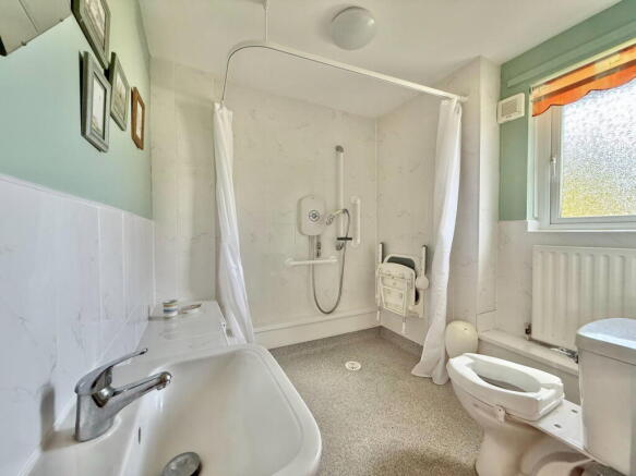 2 bed Flat for sale Image 8