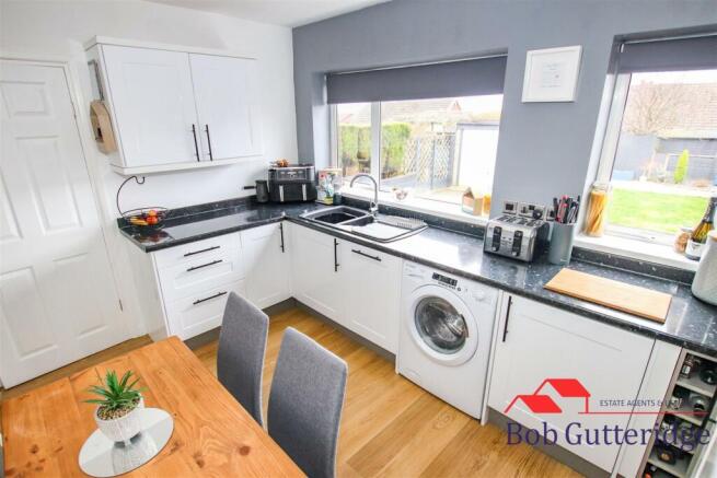 FITTED KITCHEN
