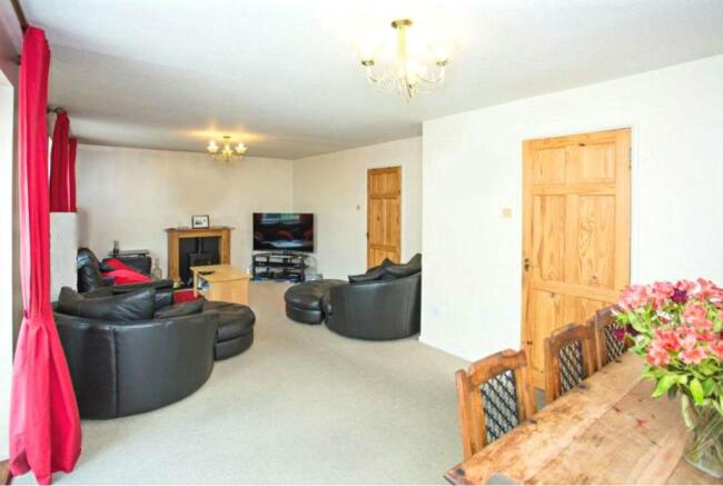 FULL WIDTH LIVING ROOM