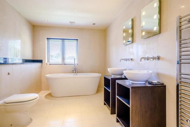 Family Bathroom.jpg