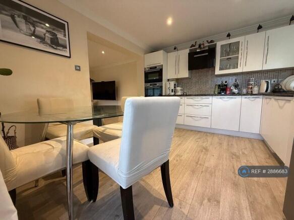 Kitchen / Dining Area