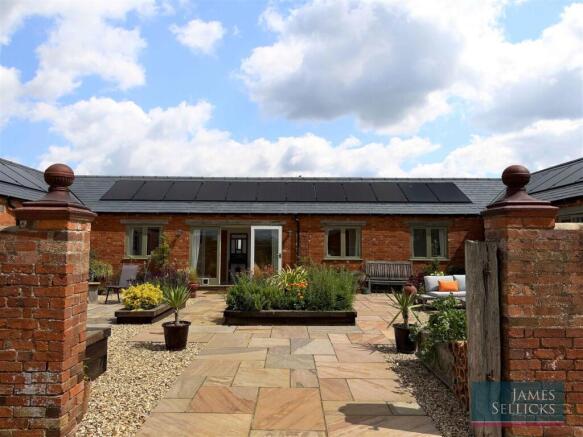 The Hedgerows, Stonton Wyville