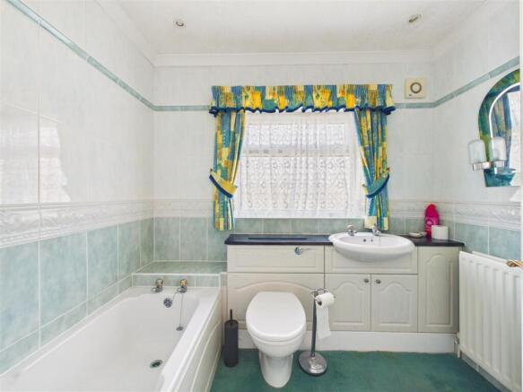 3 bed Semi-Detached for sale Image 12