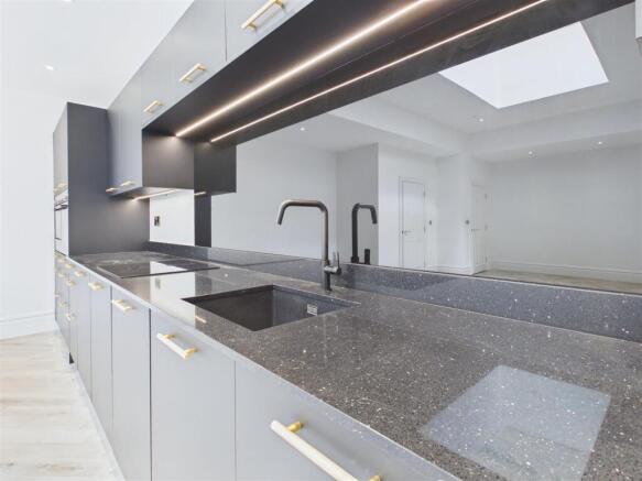 2 bed Apartment for sale Image 10