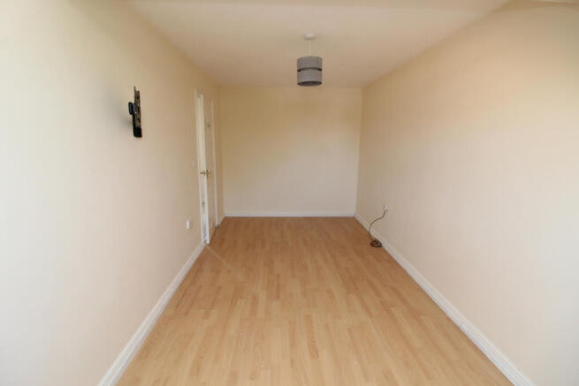 3 bed Semi-Detached to rent Image 9