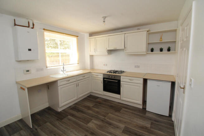 3 bed Semi-Detached to rent Image 4