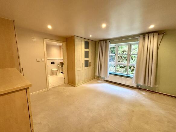 3 bed Apartment for sale Image 8