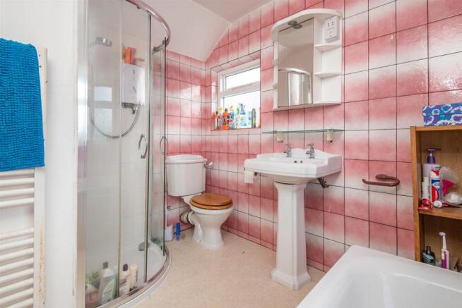 BATHROOM/WC