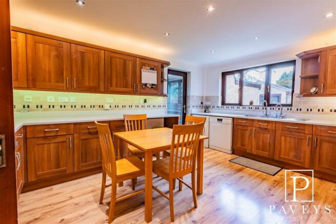 KITCHEN BREAKFAST ROOM