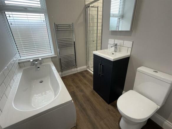 Bathroom (2).JPG
